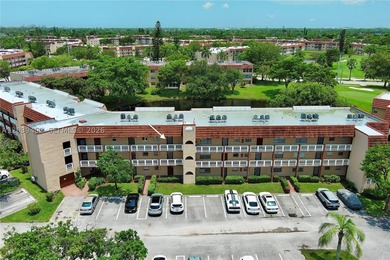 Stunning unobstructed lake views! Beautifully updated 3rd-floor - photo 14