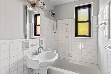 Spacious Corner 2-Bedrooms & 2 Full Bathrooms at Holly House - - photo 14