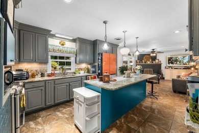 Pull into the drive at 258 SE Hillside Parkway and the first - photo 15