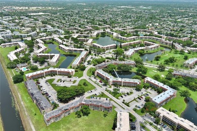 Stunning unobstructed lake views! Beautifully updated 3rd-floor - photo 16
