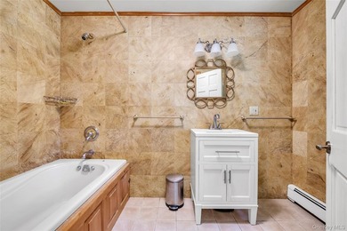 Situated on 1.8 serene, lush acres, 5 Eden Roc offers the kind - photo 16