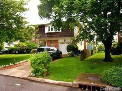 (private lake, pond, coastal) Home Sale Pending in Baldwin Harbor New York