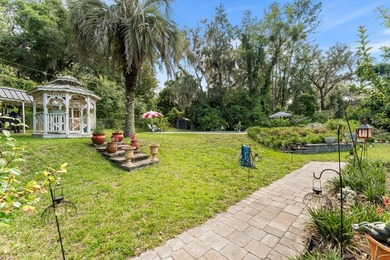 Pull into the drive at 258 SE Hillside Parkway and the first - photo 43