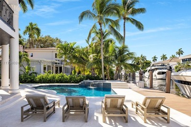 Welcome to this sophisticated and fully renovated waterfront - photo 4