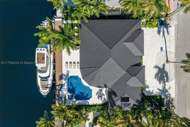Welcome to this sophisticated and fully renovated waterfront - photo 6