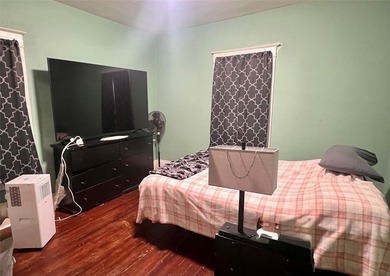 TENANT OCCUPIED, THREE BEDROOM, 1.5 BATH PROPERTY IN SOUTHWEST - photo 11