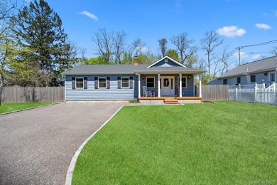 Welcome to 11 Jackson Street in East Islip-a beautifully - photo 1