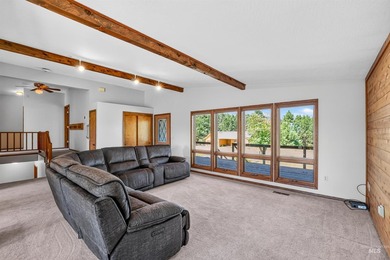 Welcome to Cascade!! Come home to this private home located in - photo 5