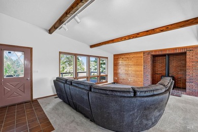 Welcome to Cascade!! Come home to this private home located in - photo 6