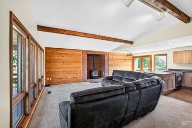 Welcome to Cascade!! Come home to this private home located in - photo 7