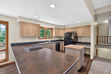 Welcome to Cascade!! Come home to this private home located in - photo 10