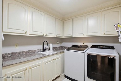 Welcome to 424 Glendale Place in the highly sought-after Hidden - photo 19