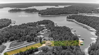 Enjoy the best of Lake Hartwell living with this exceptional - photo 5