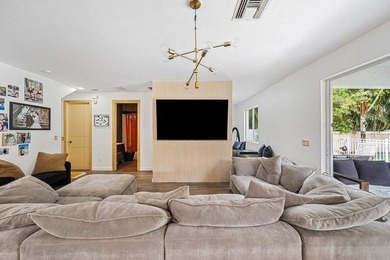 A beautiful 5 BD 3 BA two-story home in Boca Vistas with chic - photo 11