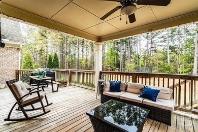 This stunning better than new, estate-style home sits on 1.78 - photo 12