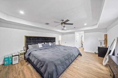A beautiful 5 BD 3 BA two-story home in Boca Vistas with chic - photo 17