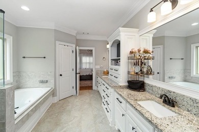 This stunning better than new, estate-style home sits on 1.78 - photo 20