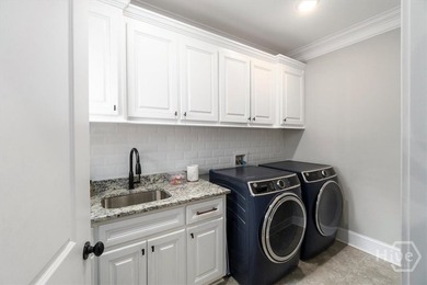 This stunning better than new, estate-style home sits on 1.78 - photo 35