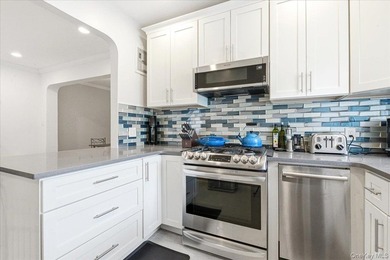 Discover the most neighborly, pet friendly, prewar coop in - photo 13