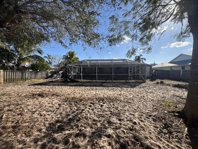 Investment opportunity awaits! This charming 3-bedroom pool home - photo 16