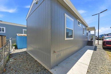 2025 Skyline manufactured home featuring a sleek, modern design - photo 21