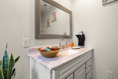 Wonderful ranch style home on beautifully landscaped lot looking - photo 9