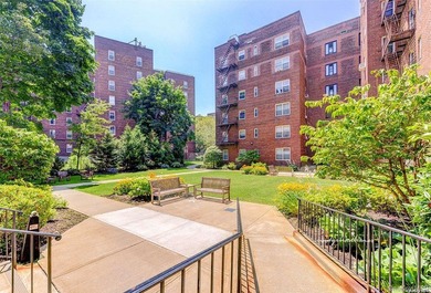Discover the most neighborly, pet friendly, prewar coop in - photo 36