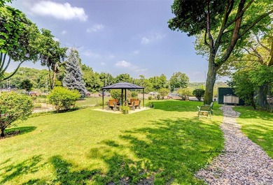 Discover the most neighborly, pet friendly, prewar coop in - photo 37