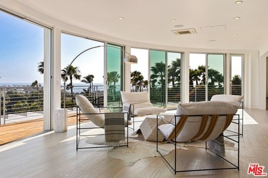 Presenting the Malibu Water Tower House - an iconic - photo 12