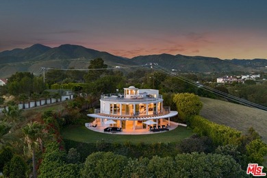 Presenting the Malibu Water Tower House - an iconic - photo 25