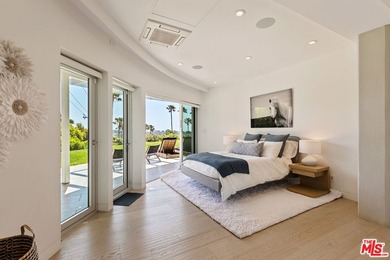 Presenting the Malibu Water Tower House - an iconic - photo 31