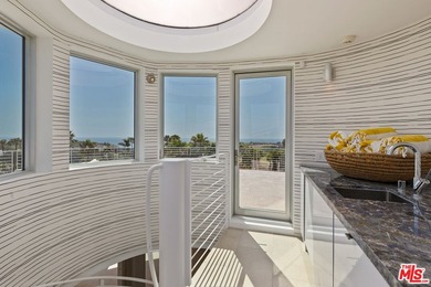 Presenting the Malibu Water Tower House - an iconic - photo 35