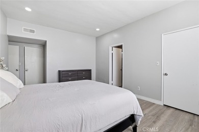 Welcome to this beautifully maintained 2-bedroom, 2-bathroom - photo 17