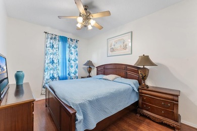 Beautifully maintained 3-bedroom, 2.5-bath home located on a - photo 22