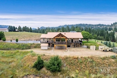 Fantastic Views! This beautiful home offers 3 bedrooms, 3 - photo 2