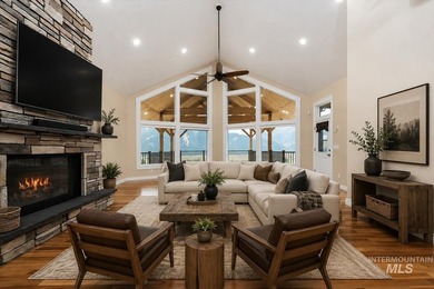 Fantastic Views! This beautiful home offers 3 bedrooms, 3 - photo 7