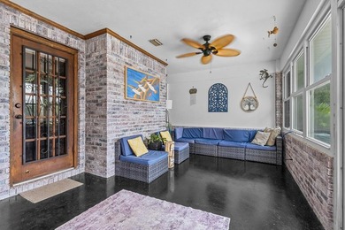 Spacious brick home with separate guest house, pool, and - photo 14
