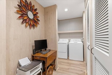 (Espanol a continuacion) LIKE NEW 2024 - $650/MO LOT RENT. Rare - photo 14