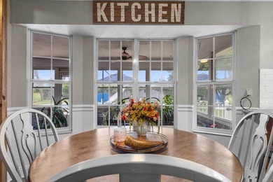 Spacious brick home with separate guest house, pool, and - photo 17