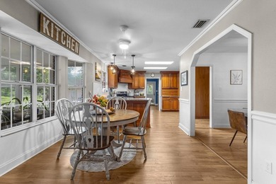Spacious brick home with separate guest house, pool, and - photo 18