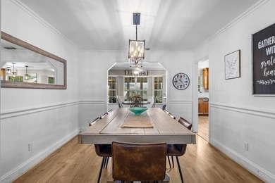 Spacious brick home with separate guest house, pool, and - photo 22