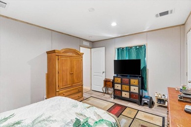 (Espanol a continuacion) LIKE NEW 2024 - $650/MO LOT RENT. Rare - photo 22