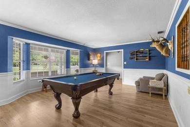 Spacious brick home with separate guest house, pool, and - photo 23