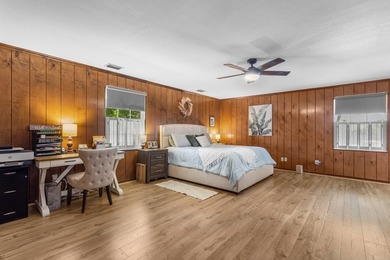 Spacious brick home with separate guest house, pool, and - photo 27