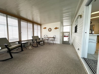 Beautifully maintained and updated 3/2, fully furnished, in a - photo 34