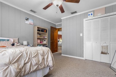 Spacious brick home with separate guest house, pool, and - photo 35