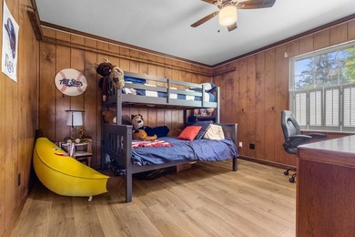 Spacious brick home with separate guest house, pool, and - photo 36
