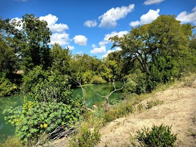HALF-MILE RIVER FRONTAGE. Discover one of the most exceptional - photo 5