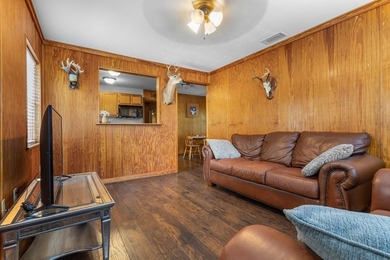 Spacious brick home with separate guest house, pool, and - photo 47