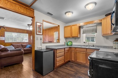 Spacious brick home with separate guest house, pool, and - photo 49